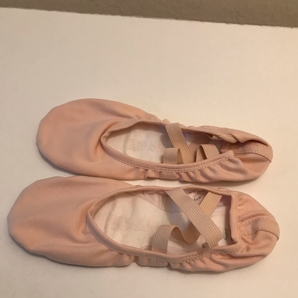Bloch ballet slippers 6.5b